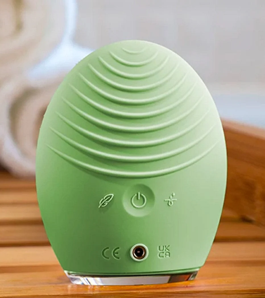 Foreo LUNA 4 Smart Facial Cleansing Device - Image 7